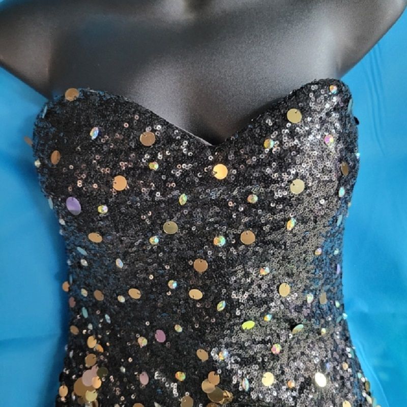 Style 18449 LAFEMME Size 4 Prom Sequined Black Cocktail Dress on Queenly