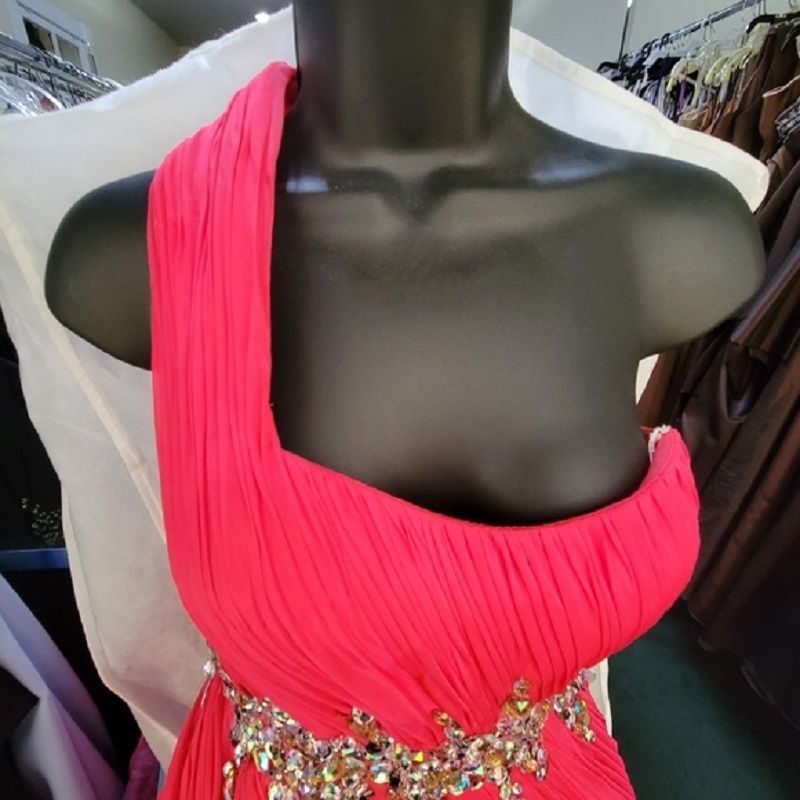 Style 7187 MAC DUGGAL Size 4 Prom Sequined Hot Pink Cocktail Dress on Queenly