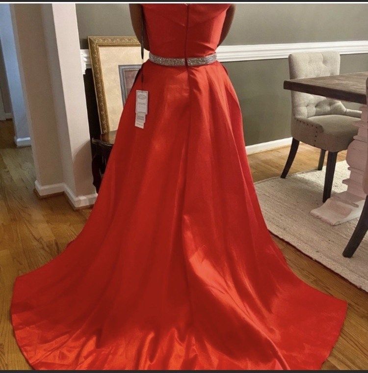 Size 8 Prom Off The Shoulder Sequined Red Ball Gown on Queenly