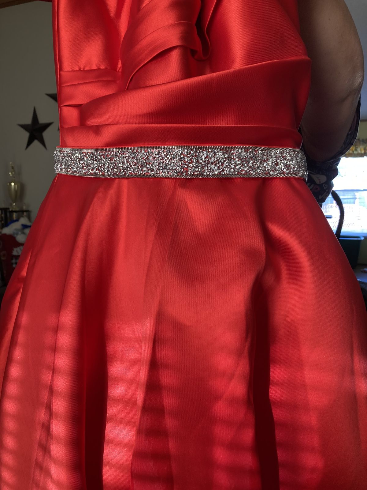 Size 8 Prom Off The Shoulder Sequined Red Ball Gown on Queenly