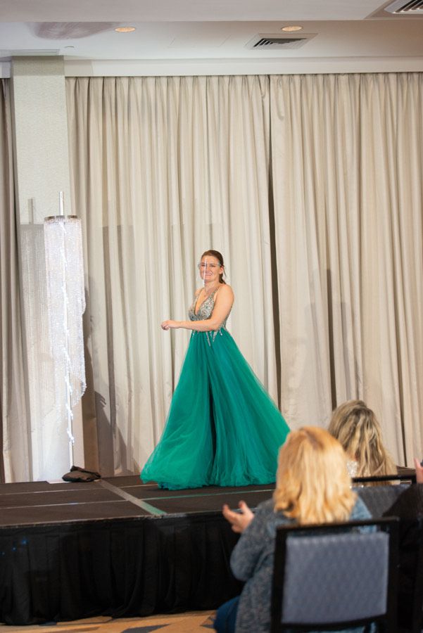 Jovani Size 6 Prom Green Ball Gown on Queenly
