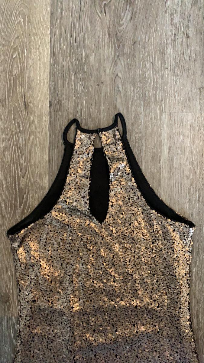 One ❤️ Clothing Size 00 Halter Gold Cocktail Dress on Queenly