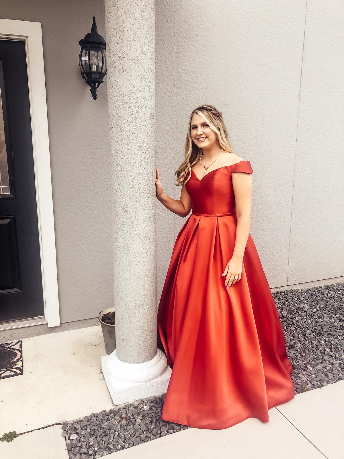 Size 10 Prom Off The Shoulder Red Ball Gown on Queenly