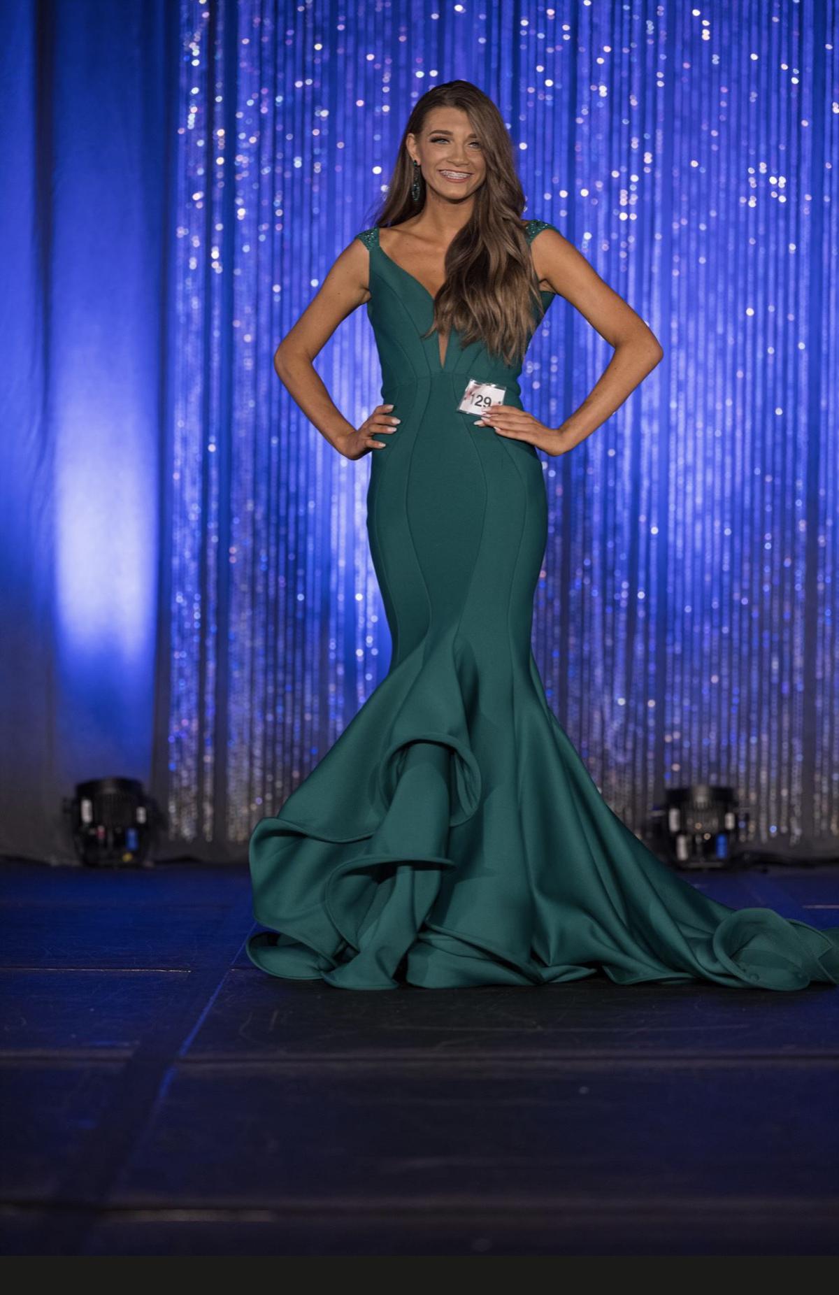 Size 4 Prom Emerald Green Mermaid Dress on Queenly