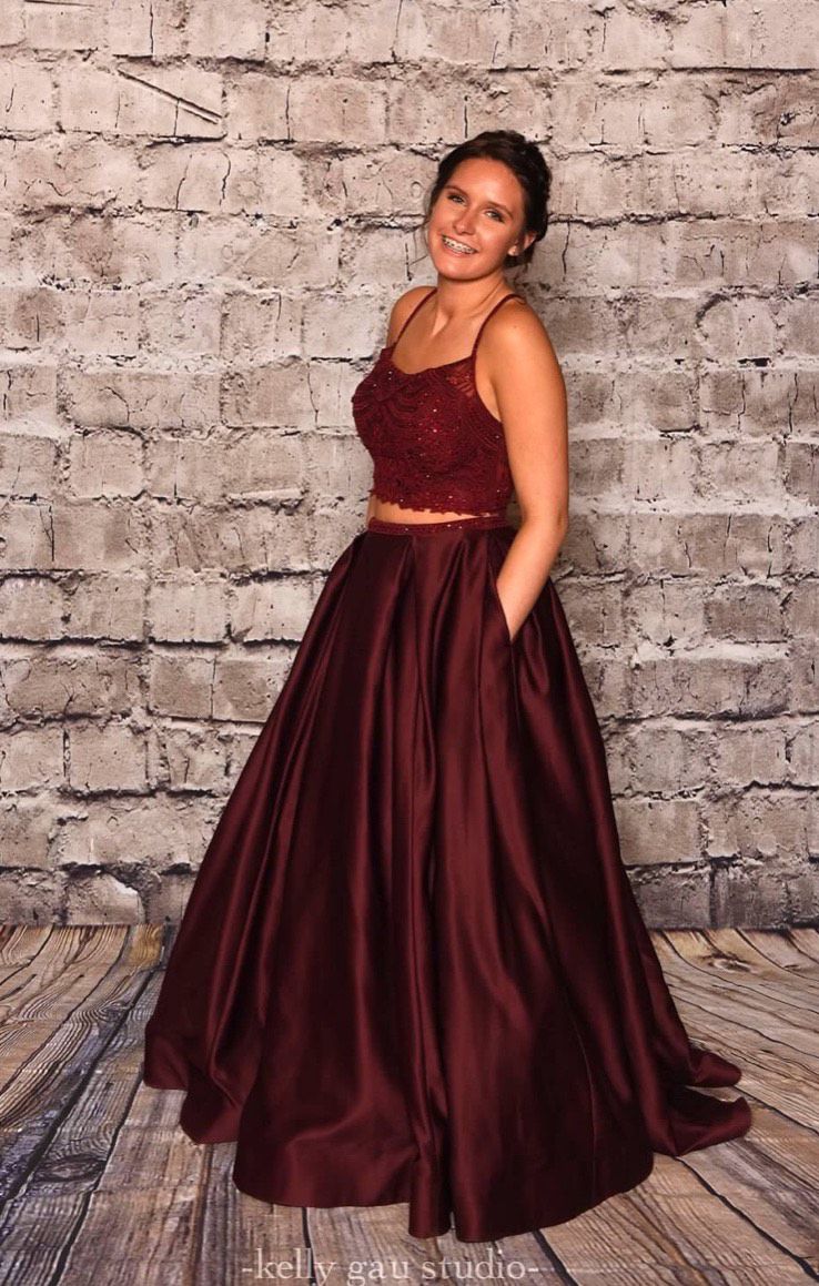 Size 6 Prom Lace Burgundy Red Ball Gown on Queenly