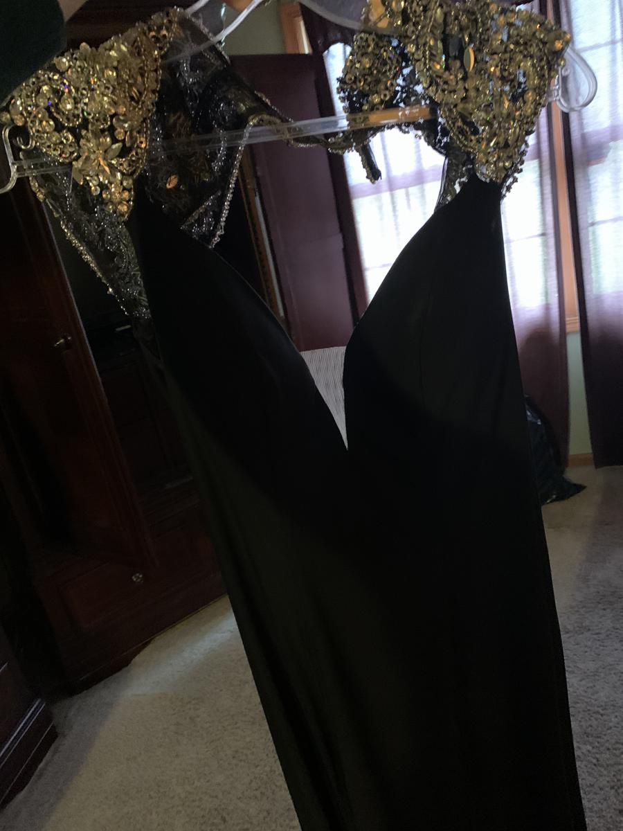 Size 6 Prom Plunge Sequined Black Mermaid Dress on Queenly