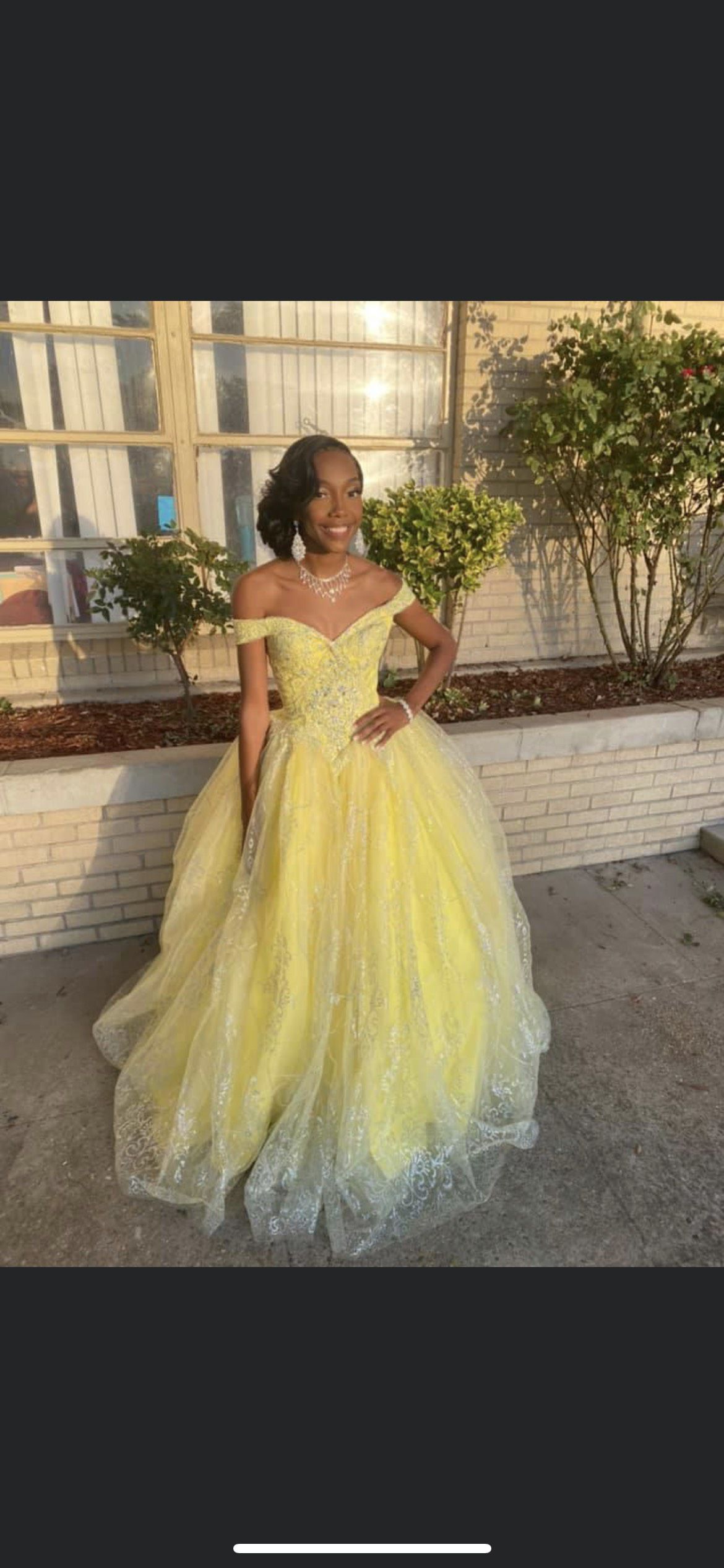 Size 2 Pageant Off The Shoulder Yellow Ball Gown on Queenly