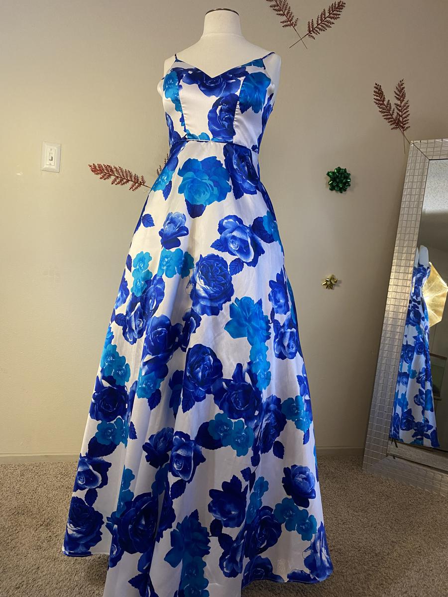 Macy’s Size 2 Floral Blue A-line Dress on Queenly