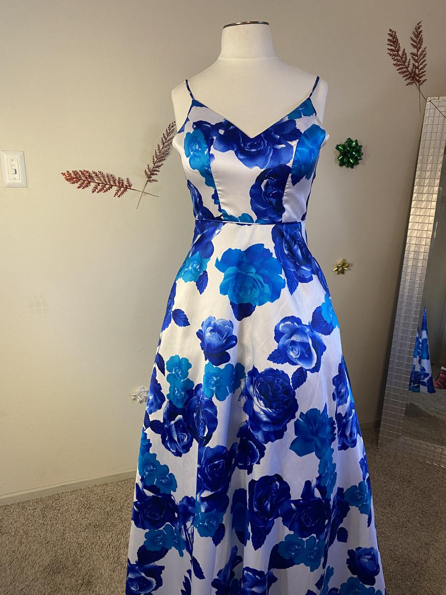 Macy’s Size 2 Floral Blue A-line Dress on Queenly