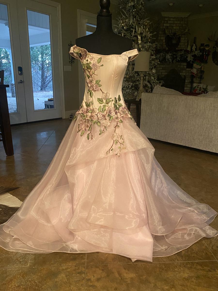 Juan Carlos Girls Size 14 Prom Off The Shoulder Light Pink Ball Gown on Queenly