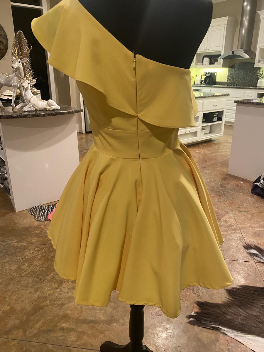 Size 4 Homecoming One Shoulder Yellow Cocktail Dress on Queenly