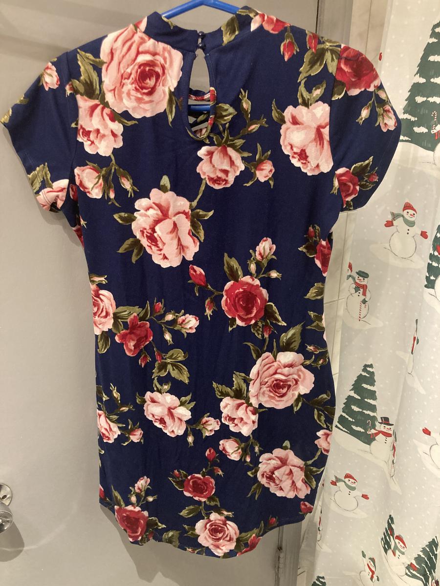 Size 14 Floral Navy Multicolor Cocktail Dress on Queenly