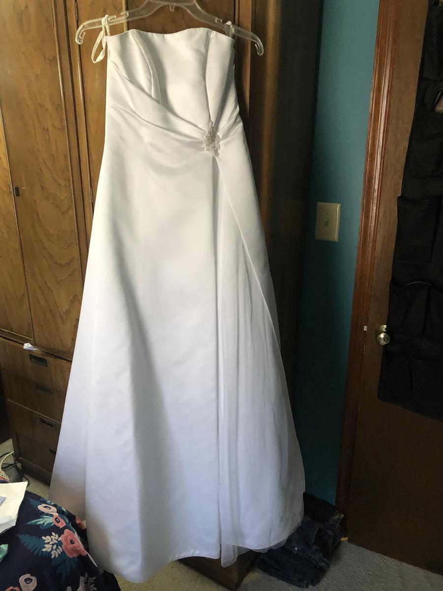 David's Bridal Size 6 White Ball Gown on Queenly