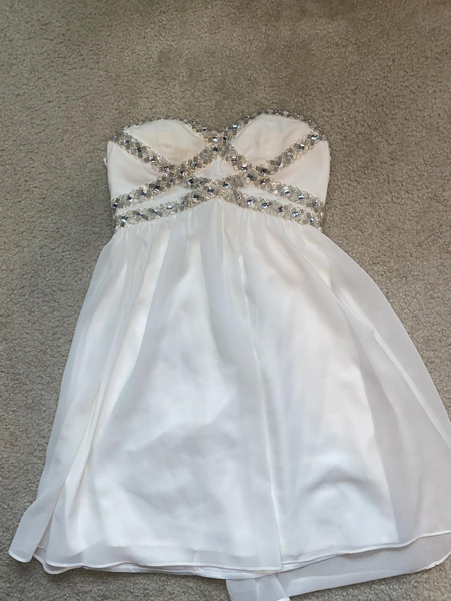 Size 4 Prom Strapless White A-line Dress on Queenly
