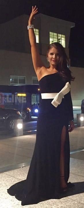 Ashley Lauren Size 2 Prom Long Sleeve Velvet Black Side Slit Dress on Queenly