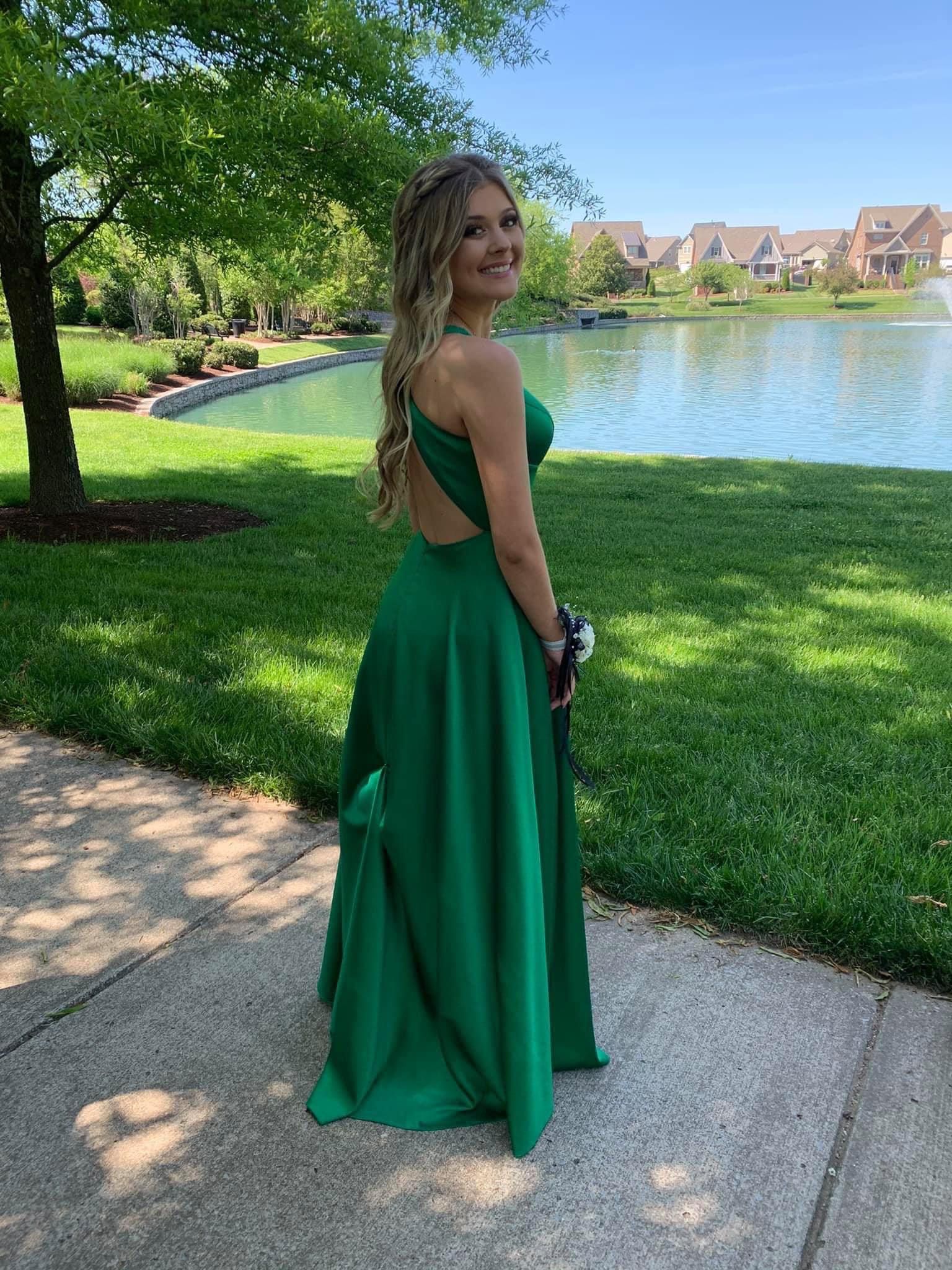 Size 0 Prom Emerald Green Ball Gown on Queenly