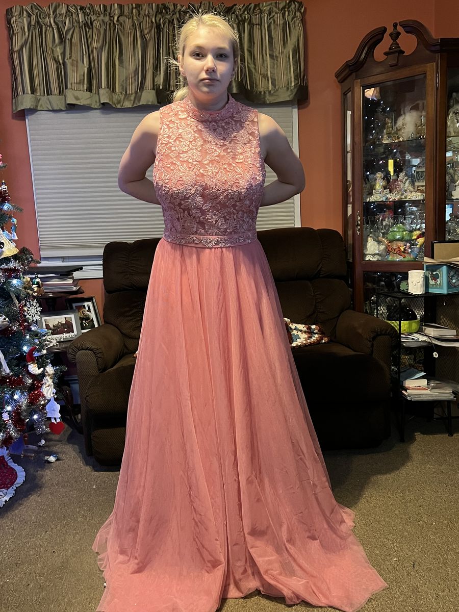 Size 14 Prom Coral Ball Gown on Queenly