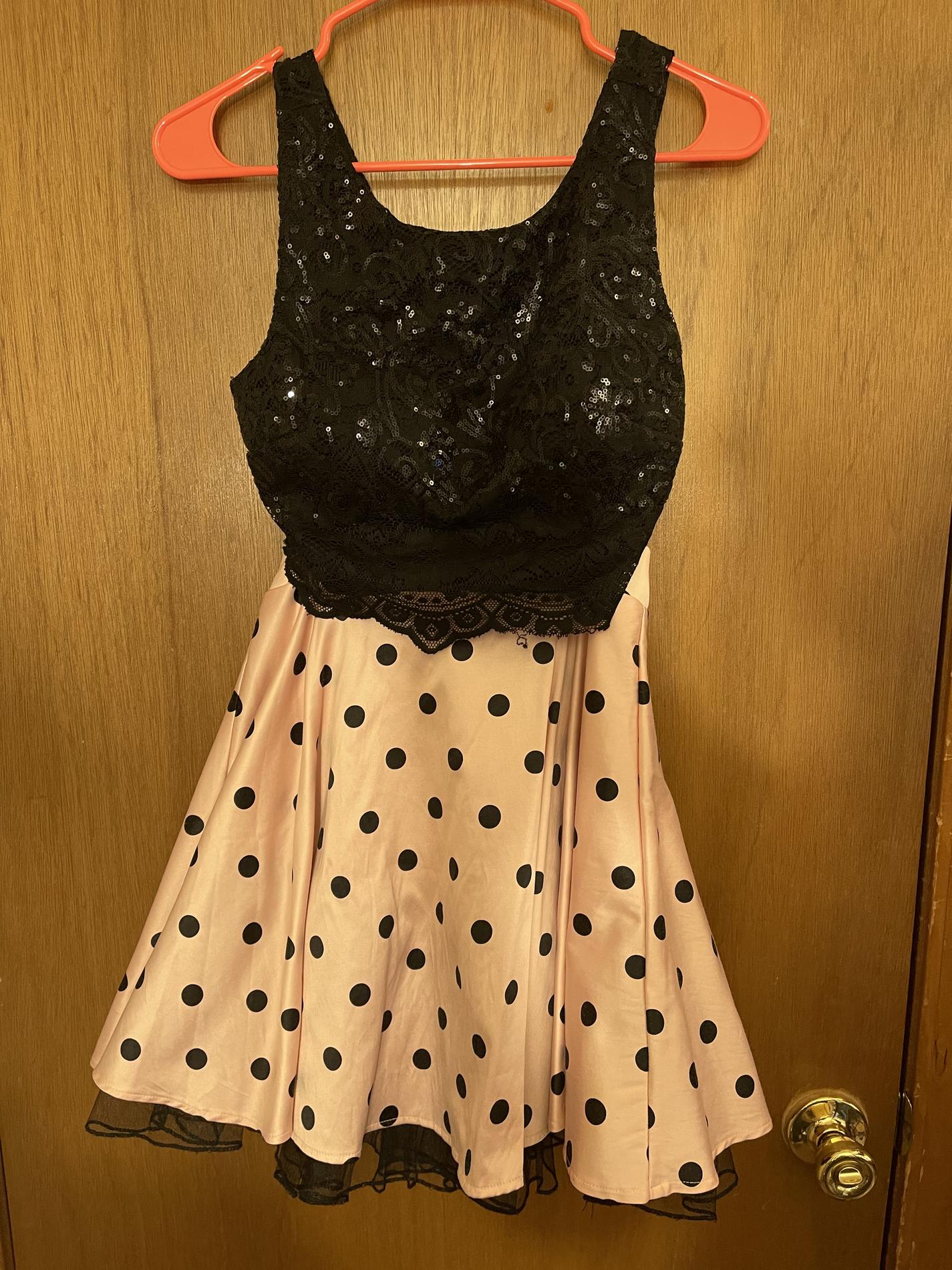 Size 0 Homecoming Lace Black Cocktail Dress on Queenly
