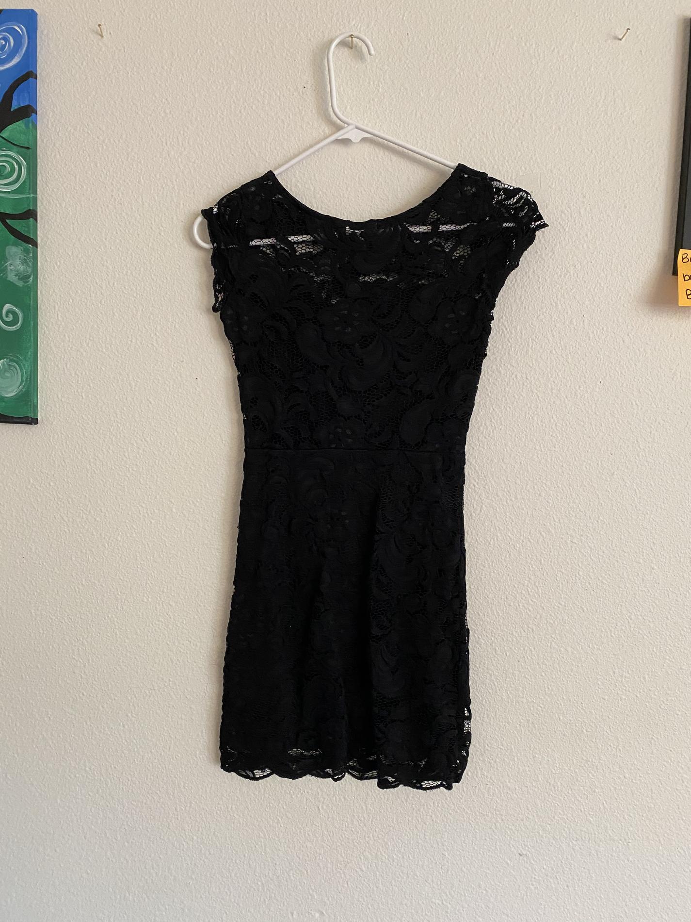 Size 4 Homecoming Cap Sleeve Lace Black Floor Length Maxi on Queenly
