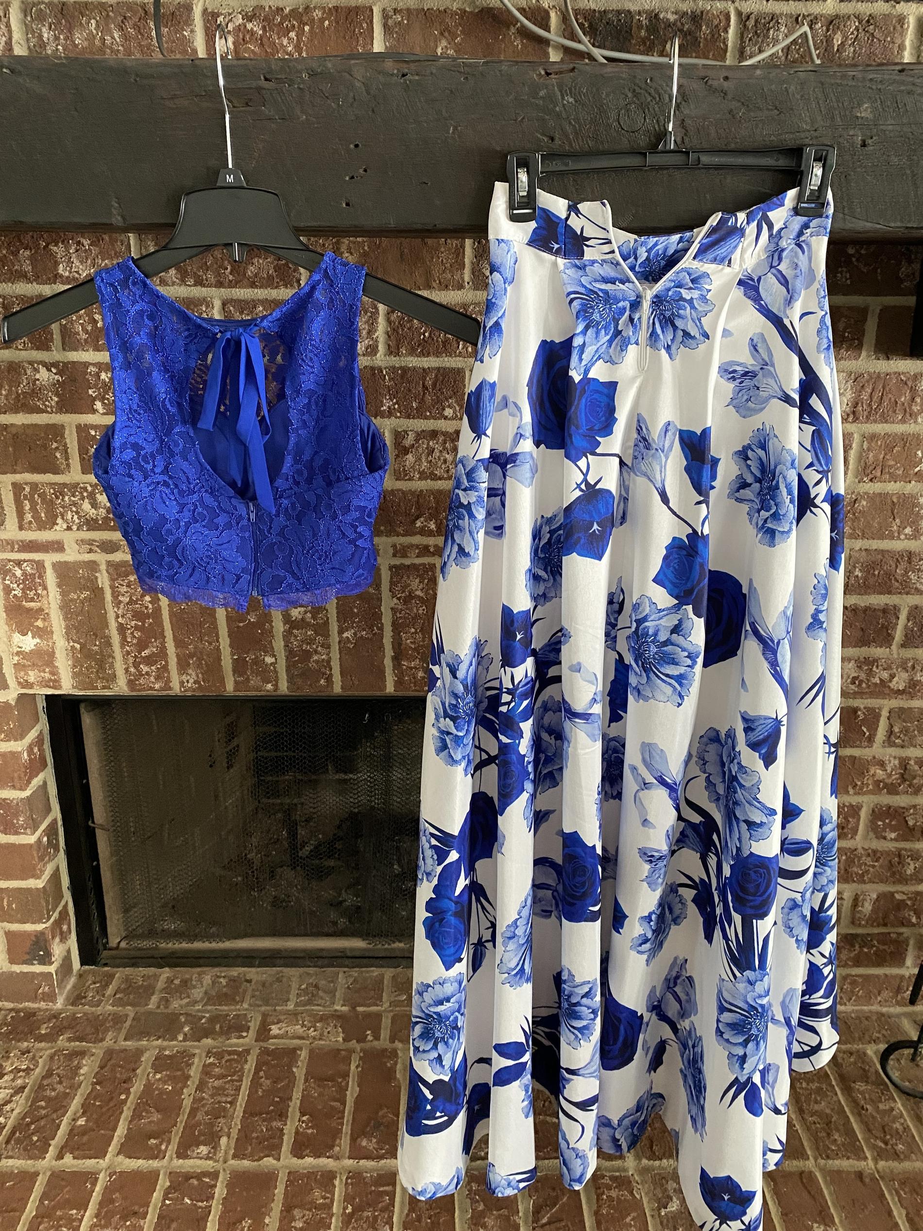 Size 0 Prom Floral Blue A-line Dress on Queenly