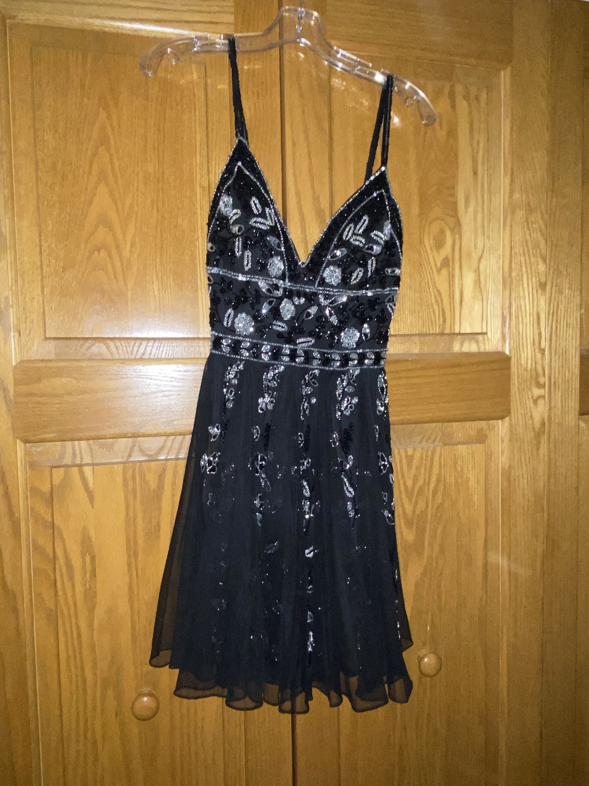 Sherri Hill Size 0 Homecoming Plunge Black A-line Dress on Queenly