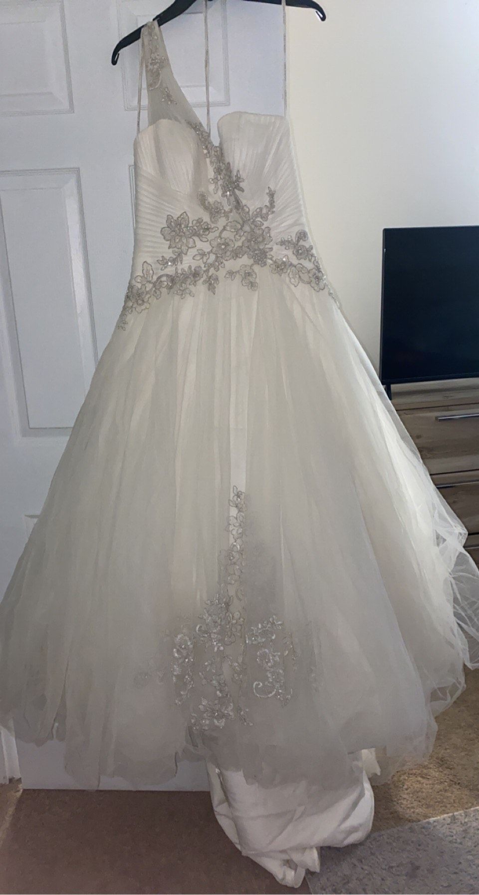 Size 10 White Ball Gown on Queenly