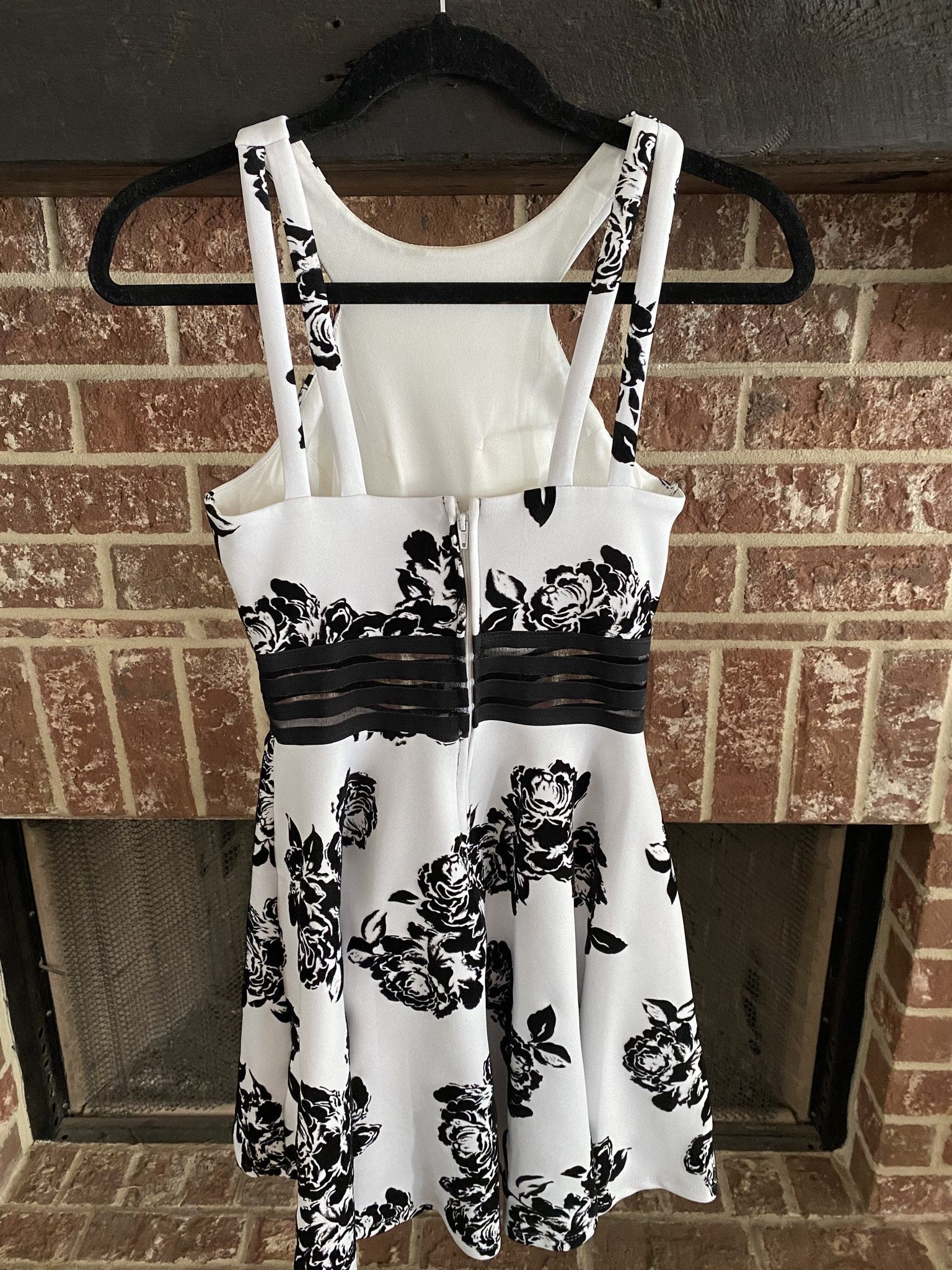 Size 2 Homecoming Floral White A-line Dress on Queenly