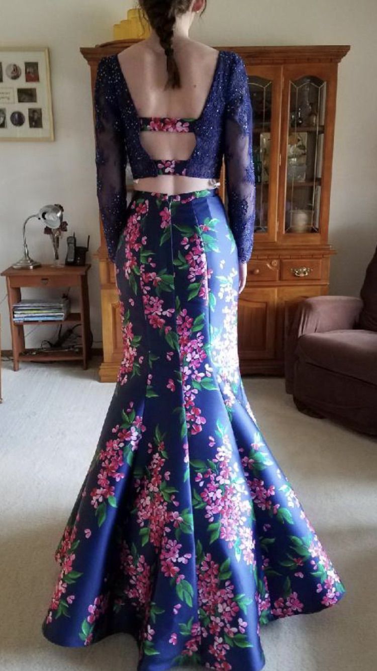 Ellie Wilde Size 0 Long Sleeve Floral Blue Mermaid Dress on Queenly