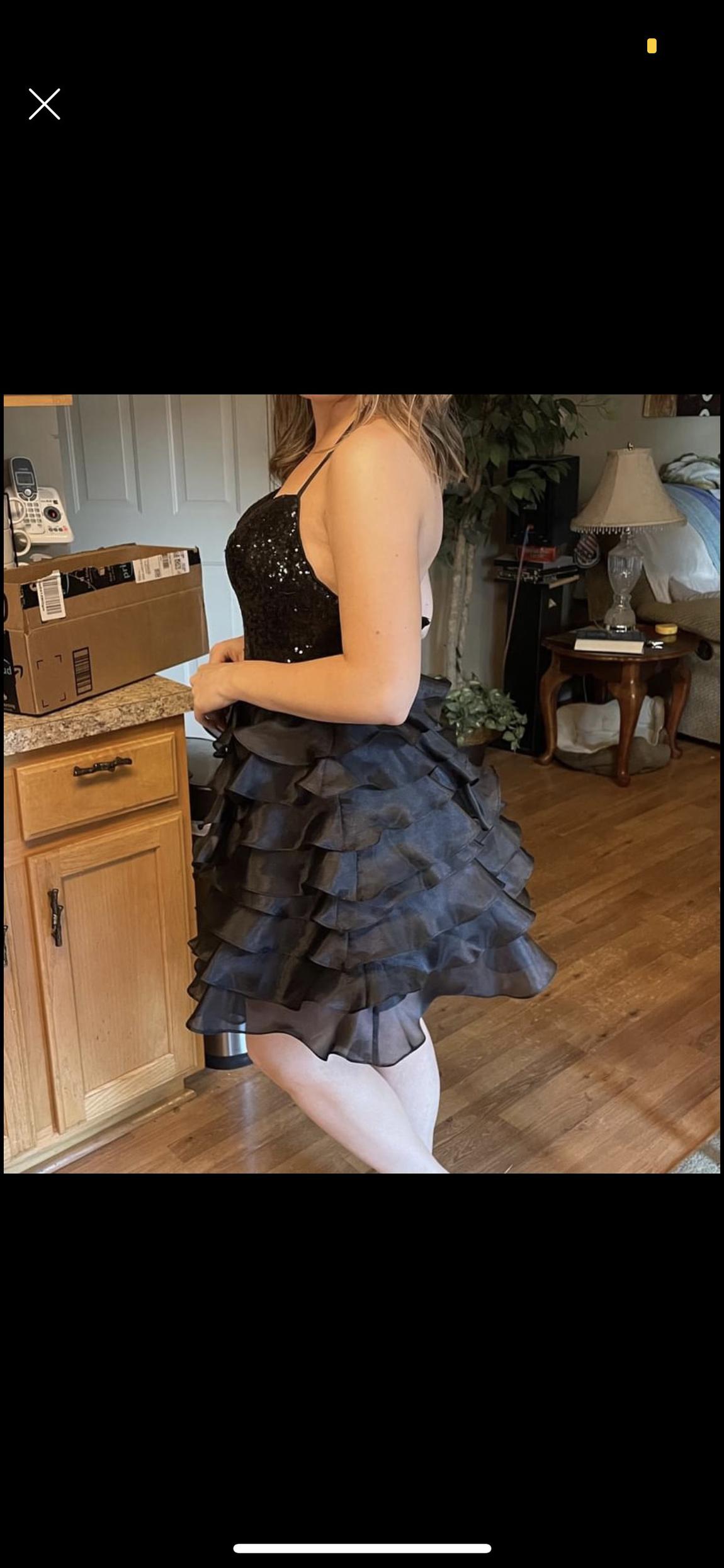 Ellie Wilde Size 4 Black Cocktail Dress on Queenly