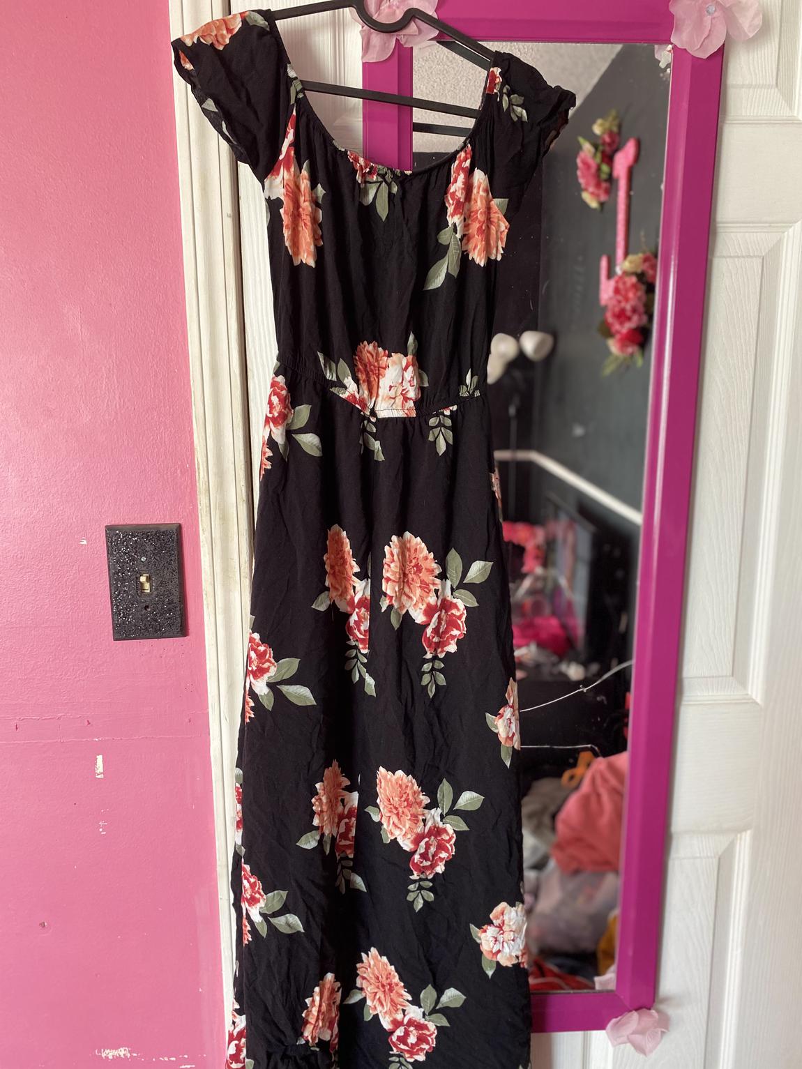 Size 2 Off The Shoulder Floral Black Floor Length Maxi on Queenly