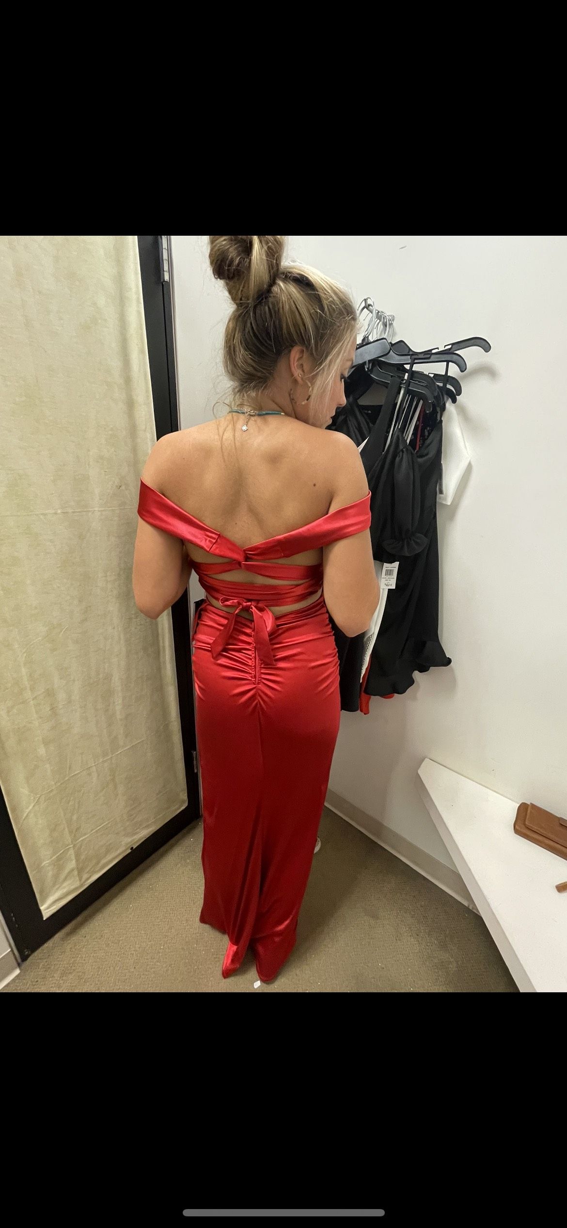 Size 4 Prom Off The Shoulder Red Cocktail Dress on Queenly