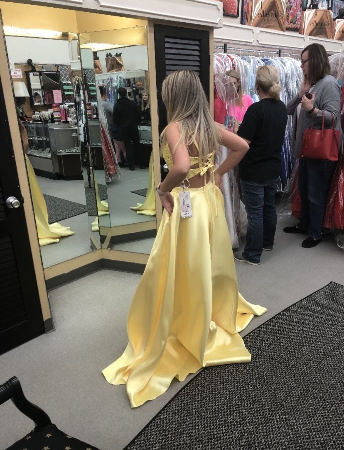 Style 60603 Alyce Paris Size 4 Prom Lace Yellow Ball Gown on Queenly