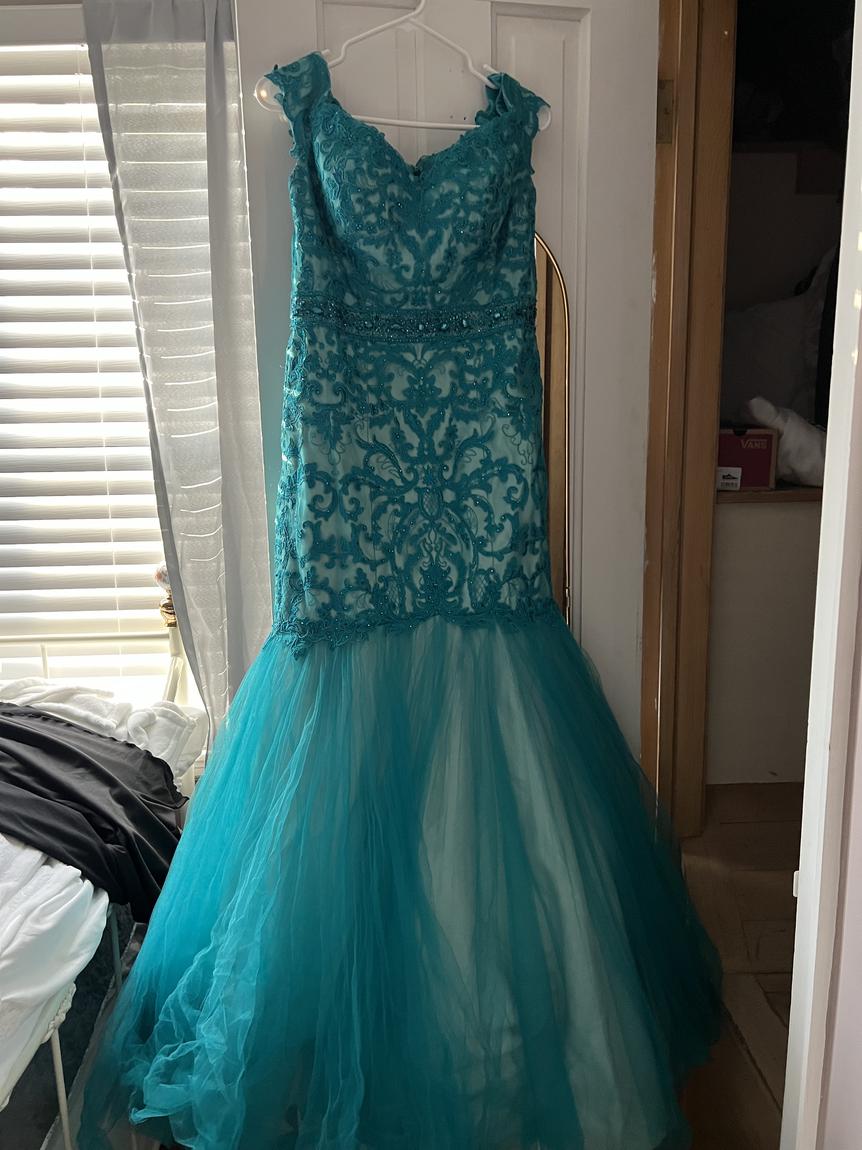 Size 10 Prom Lace Blue Mermaid Dress on Queenly