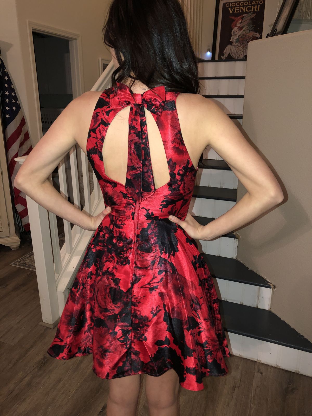 Size 2 Homecoming Plunge Floral Red Cocktail Dress on Queenly