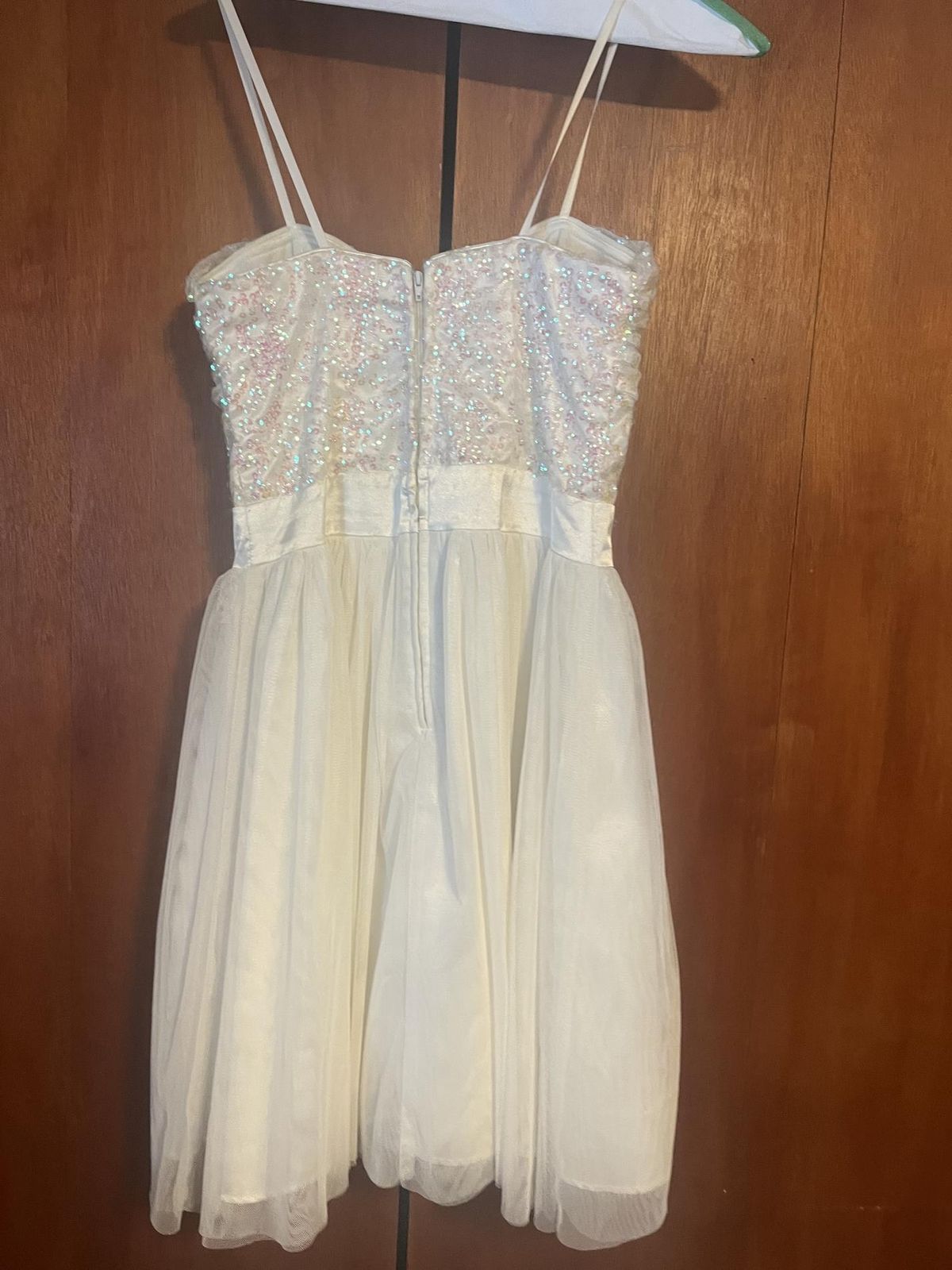Girls Size 5 Strapless White Floor Length Maxi on Queenly