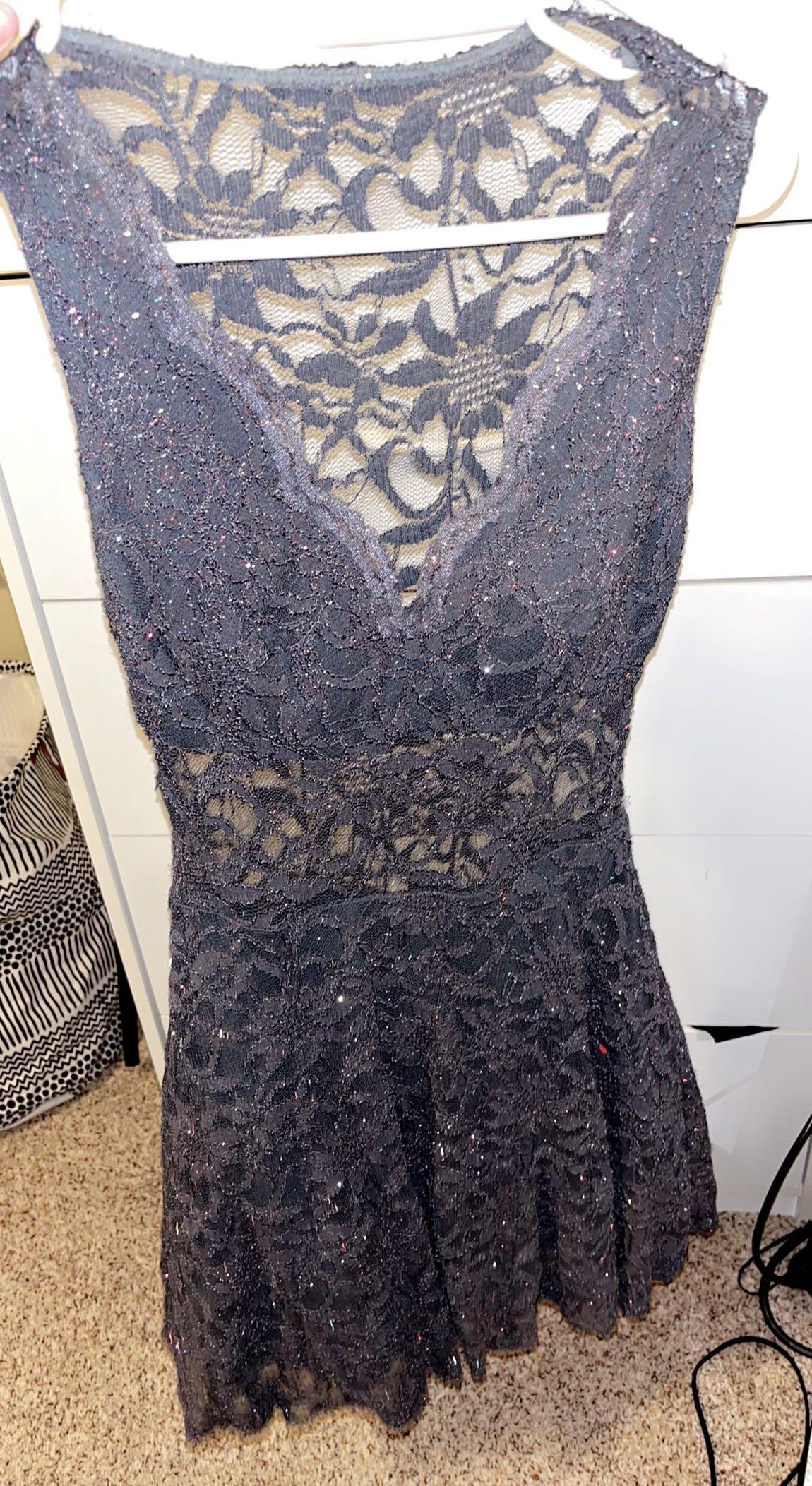 Size 2 Prom Lace Purple A-line Dress on Queenly