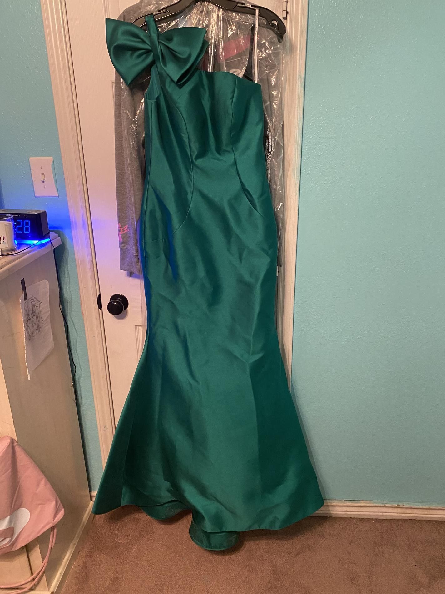 Size 6 Prom One Shoulder Green Ball Gown on Queenly