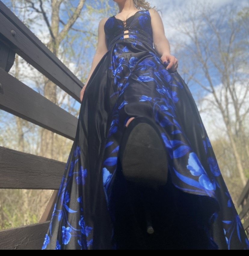 Blondie Nites Size 2 Prom Blue Ball Gown on Queenly