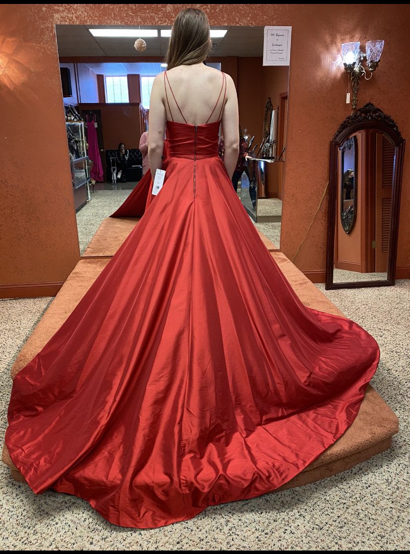 Size 0 Prom Plunge Red Dress With Train on Queenly