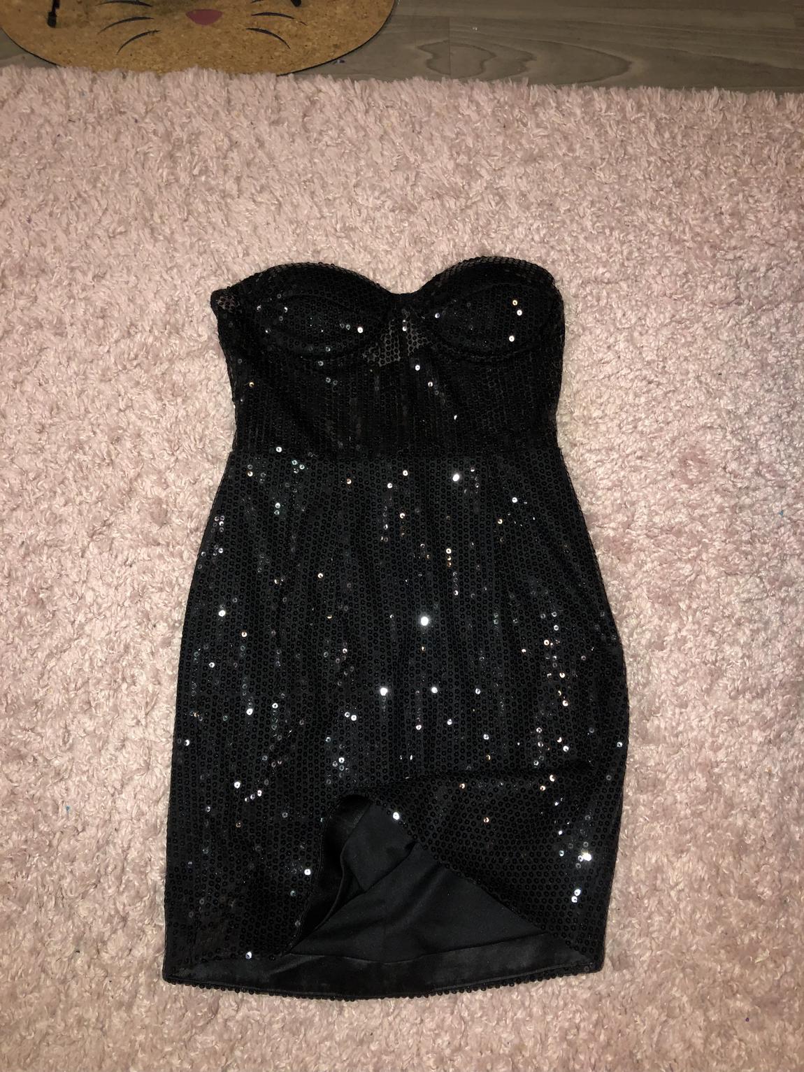 Size 4 Homecoming Strapless Sheer Black Cocktail Dress on Queenly
