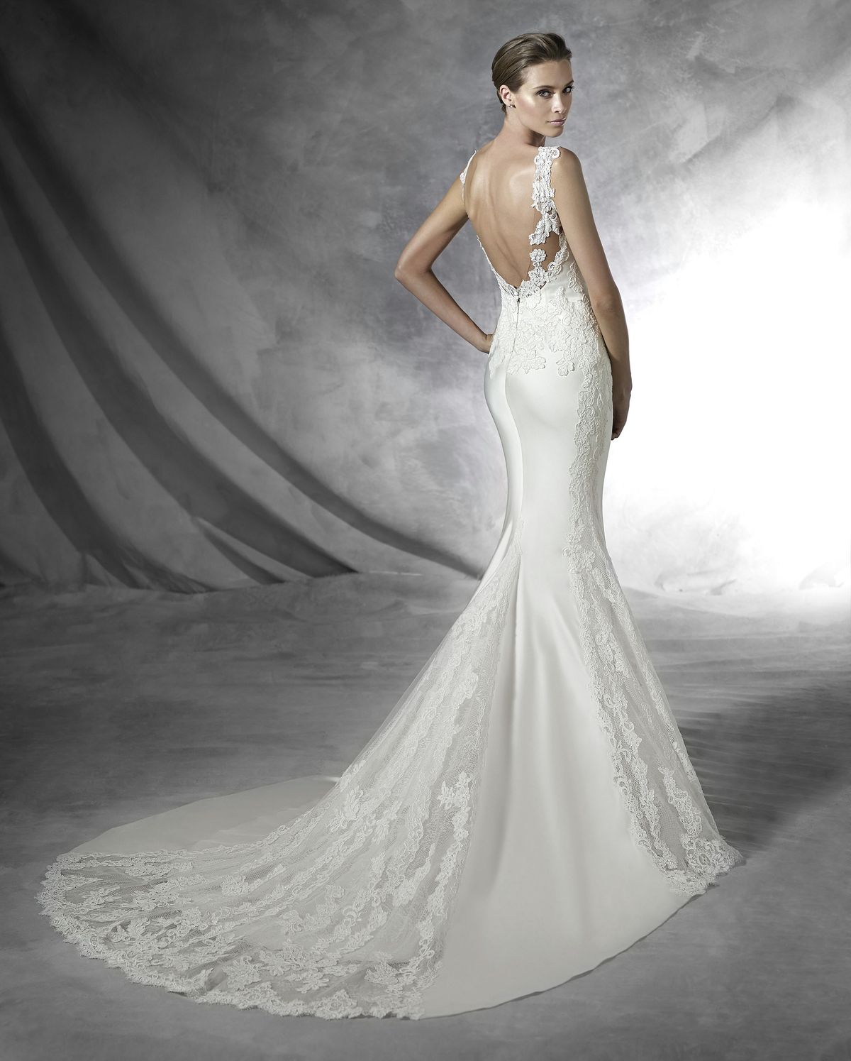 Style PRESEA Pronovias Size 8 Wedding Satin White Mermaid Dress on Queenly