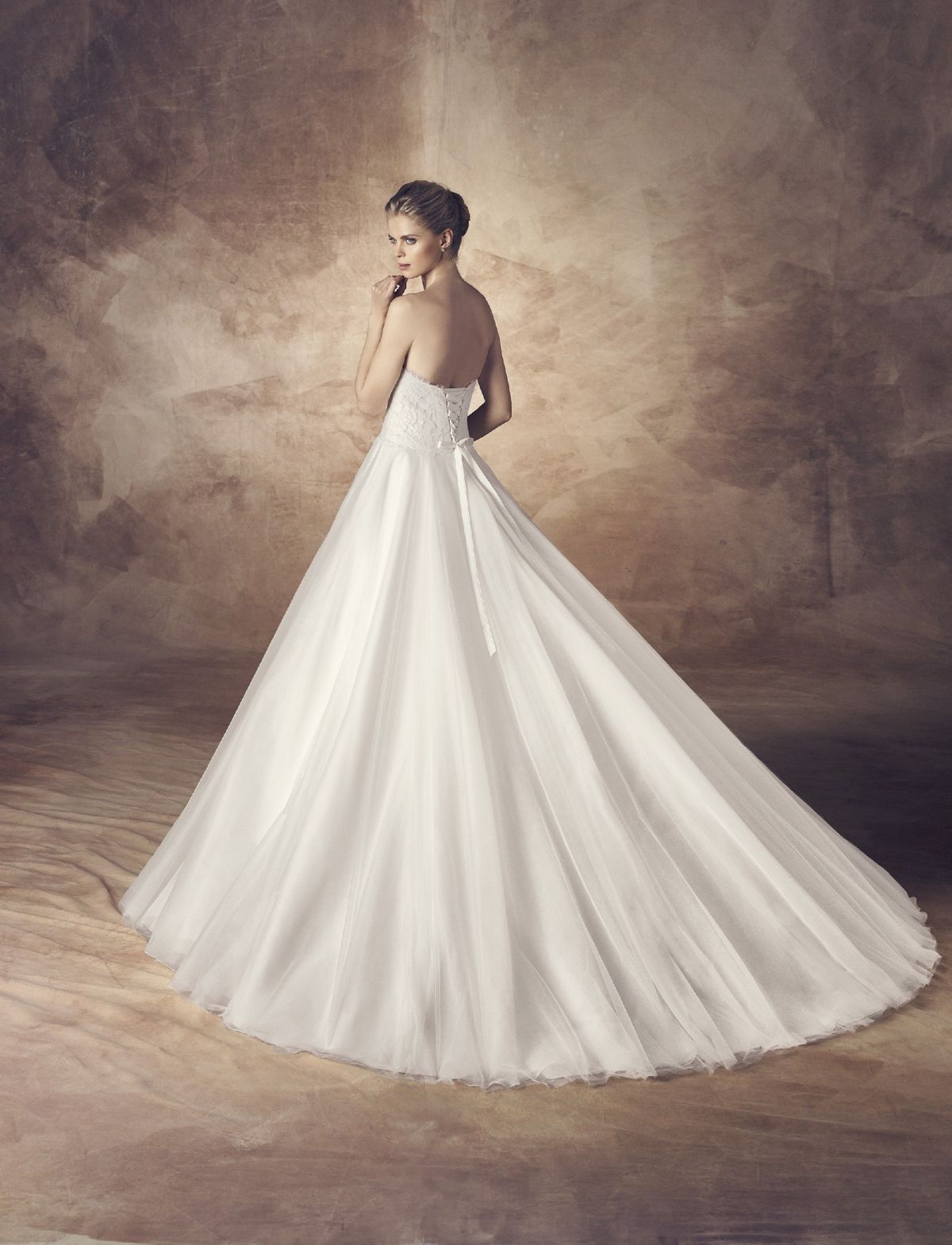 Style UVEA Pronovias Plus Size 16 Wedding White A-line Dress on Queenly