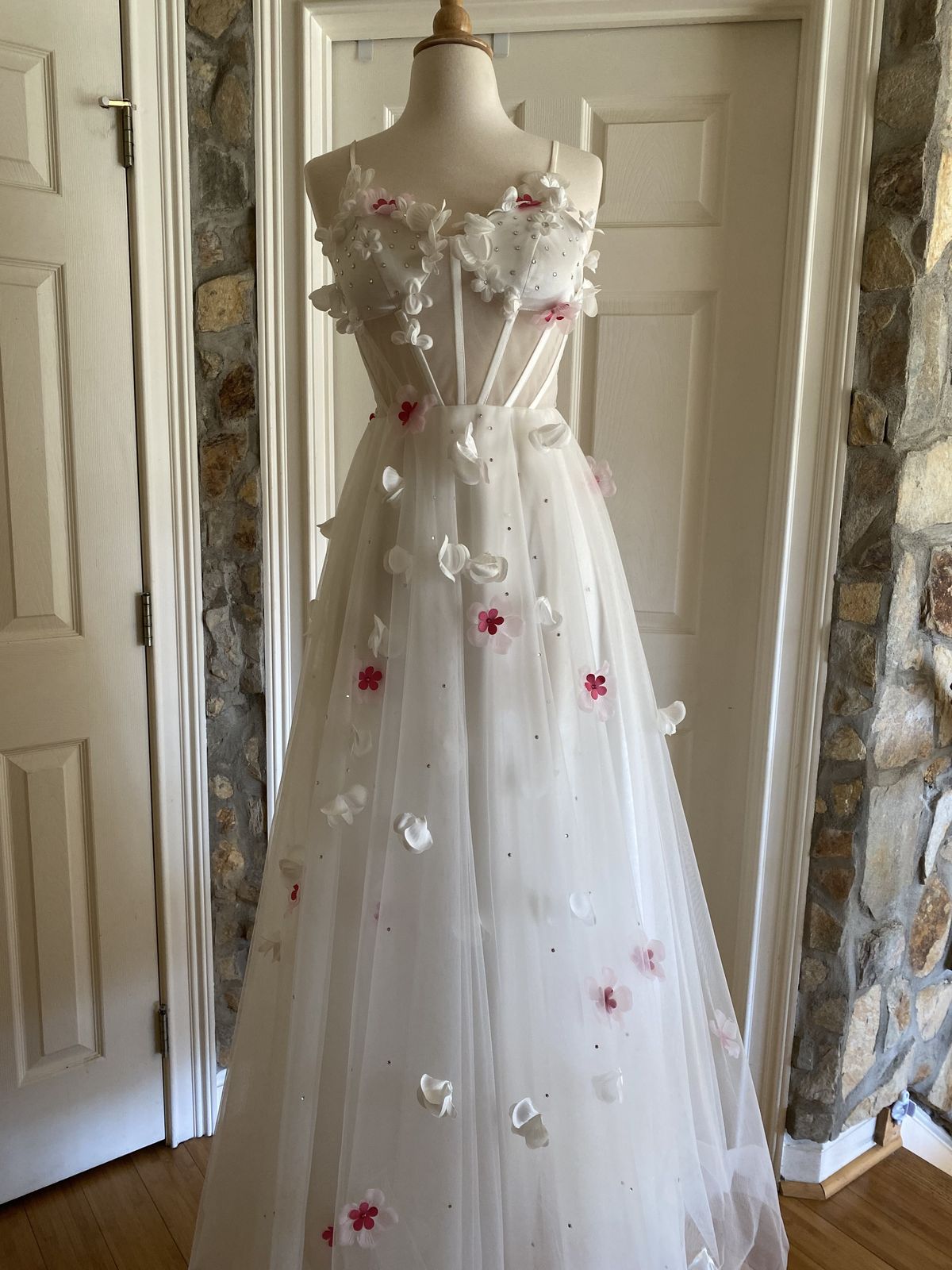 Size 0 Wedding White Ball Gown on Queenly
