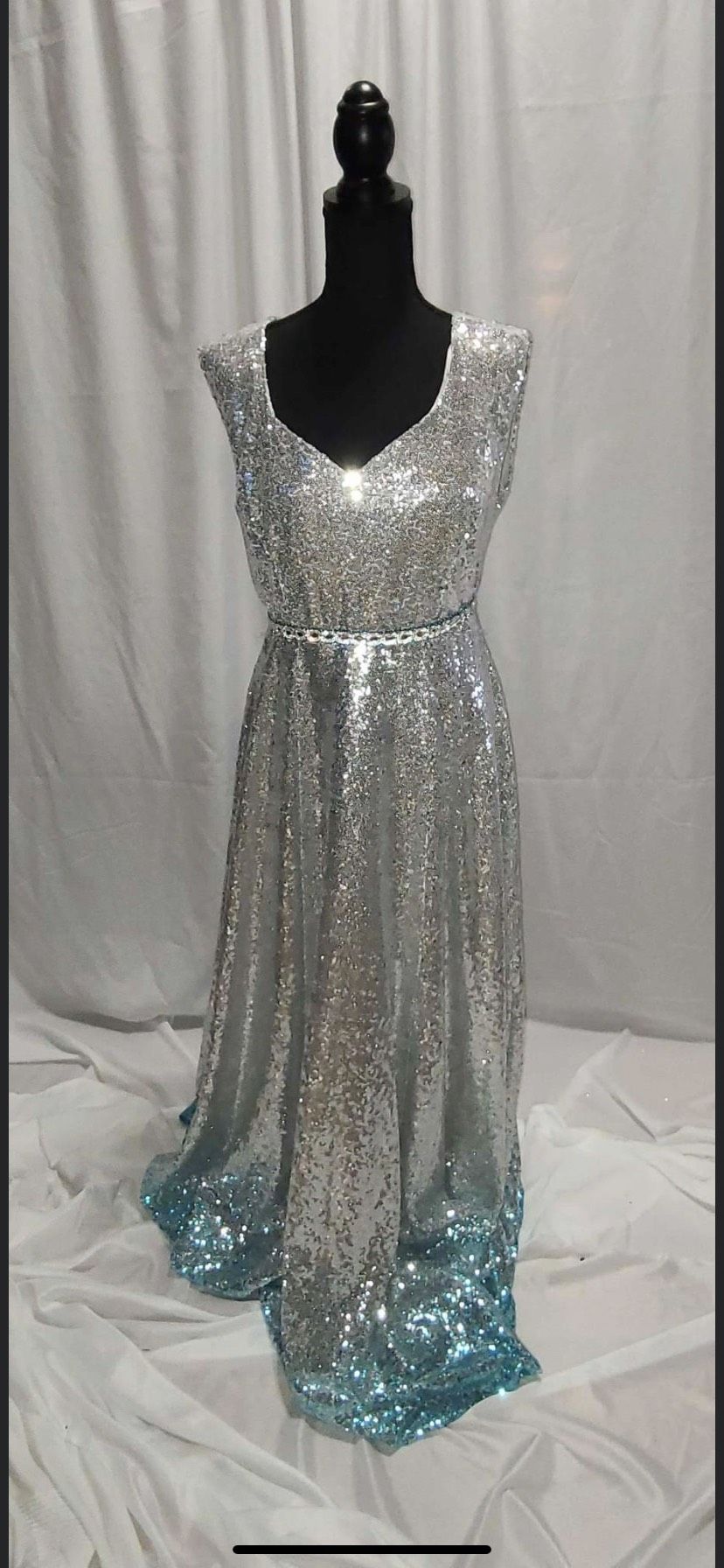 Plus Size 16 Silver A-line Dress on Queenly