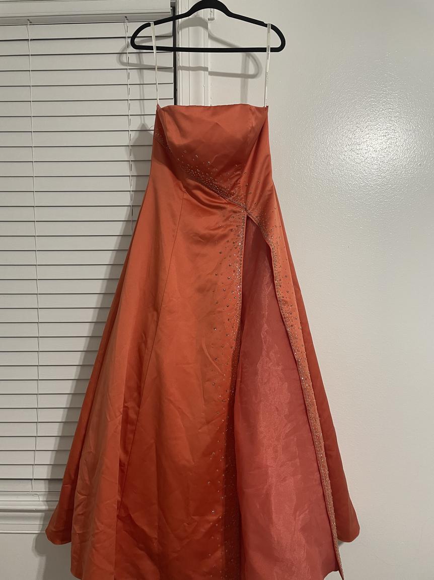 David's Bridal Size 10 Prom Coral Ball Gown on Queenly