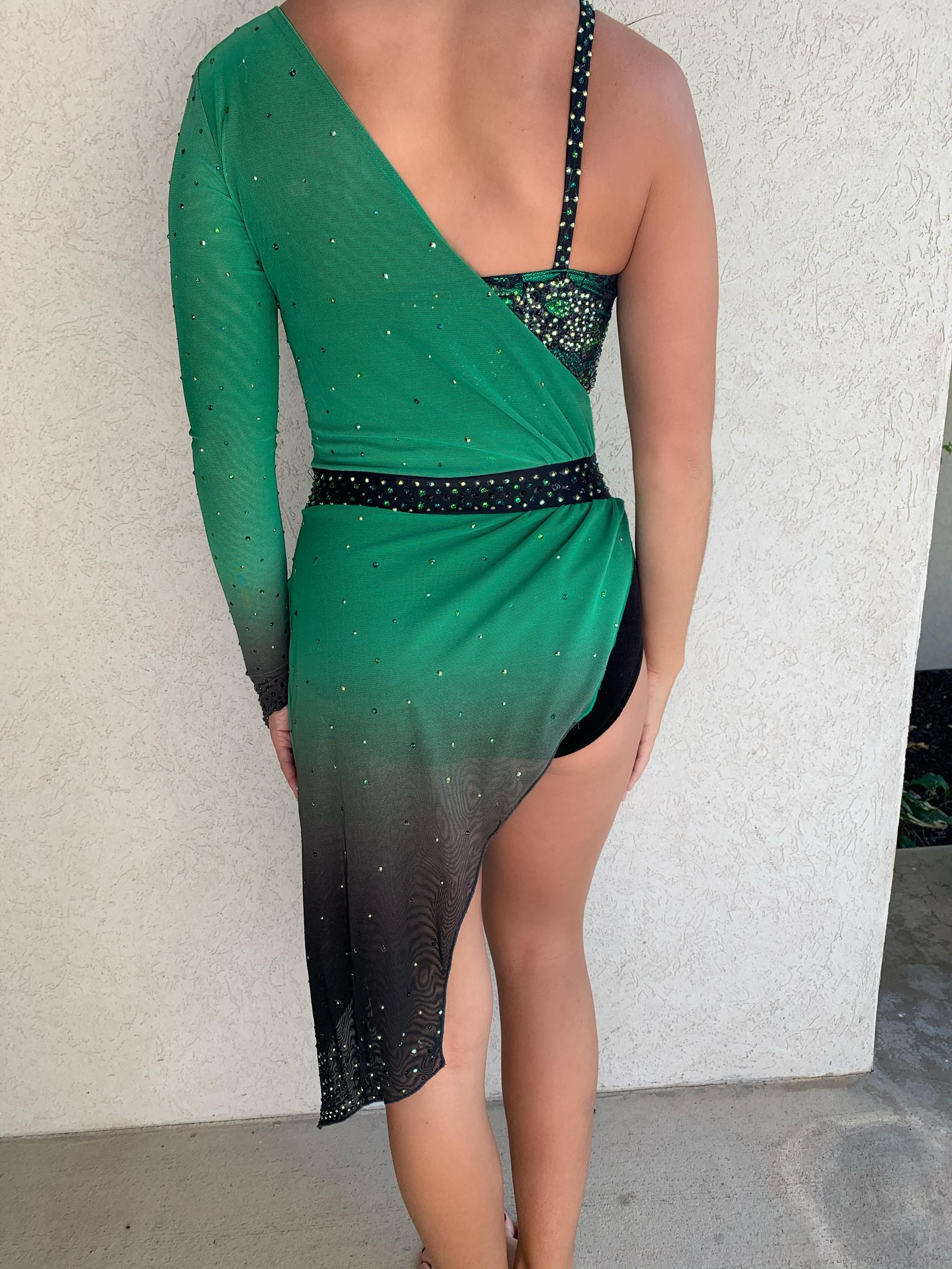 Size 2 Fun Fashion Long Sleeve Sequined Green Side Slit Dress on Queenly