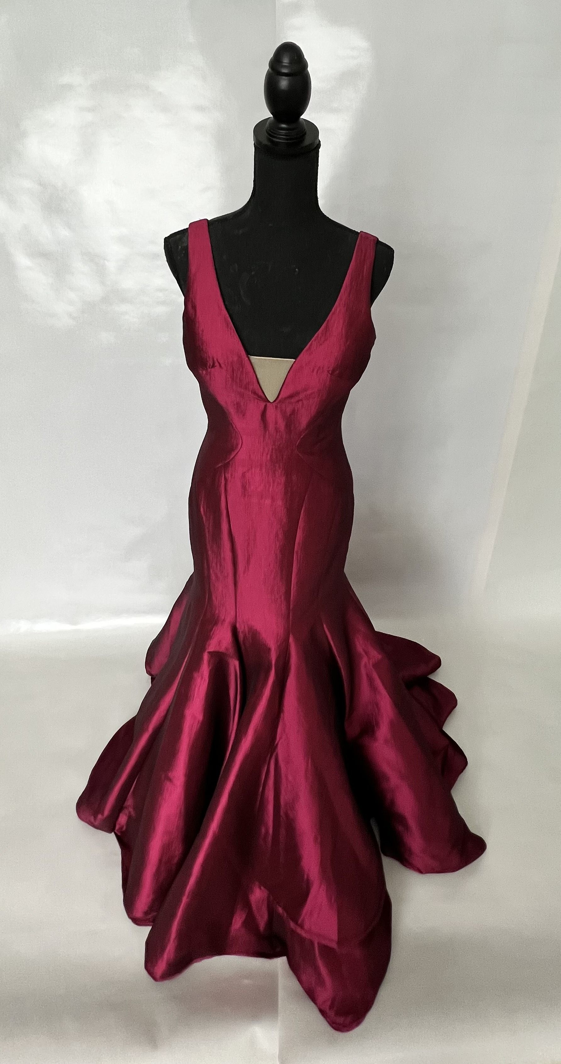 Mac Duggal Size 4 Red Mermaid Dress on Queenly