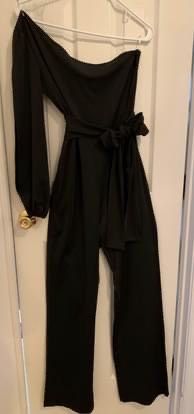 Size 4 One Shoulder Black Formal Jumpsuit on Queenly