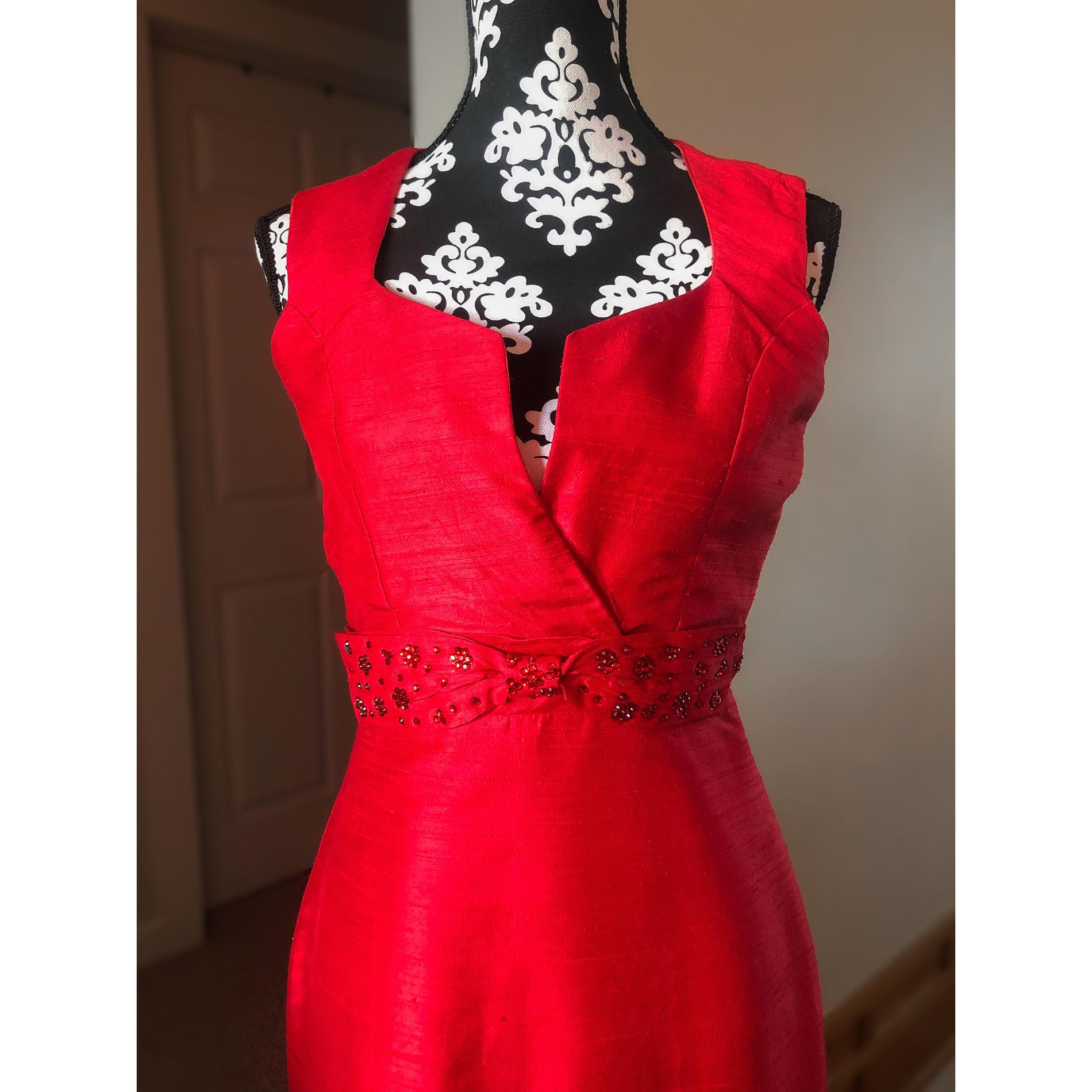Size 4 Homecoming Sequined Red Cocktail Dress on Queenly