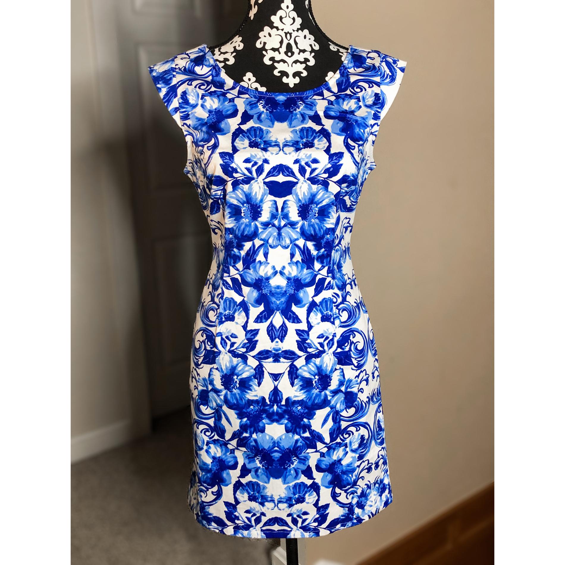 Size 2 Floral Blue Cocktail Dress on Queenly